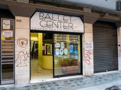 Ci spostiamo ora in via Calefati, nel quartiere Libert�, l� dove dal 1978 risuona la musica proveniente dal �Ballet Center�